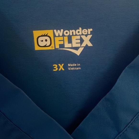 3 XL Blue Scrub Top - Picture 2 of 3